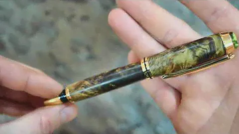 Перьевая ручка с натуральным камнем - змеевик. Fountain pen with natural stone - serpentine.