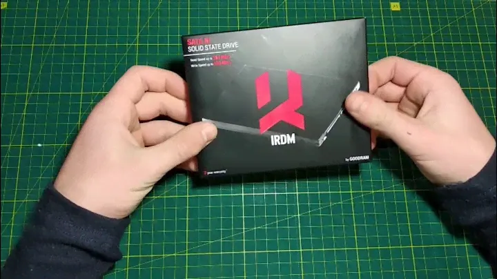 Распаковка Goodram Iridium 240GB 2.5" SATAIII MLC (IR-SSDPR-S25A-240)